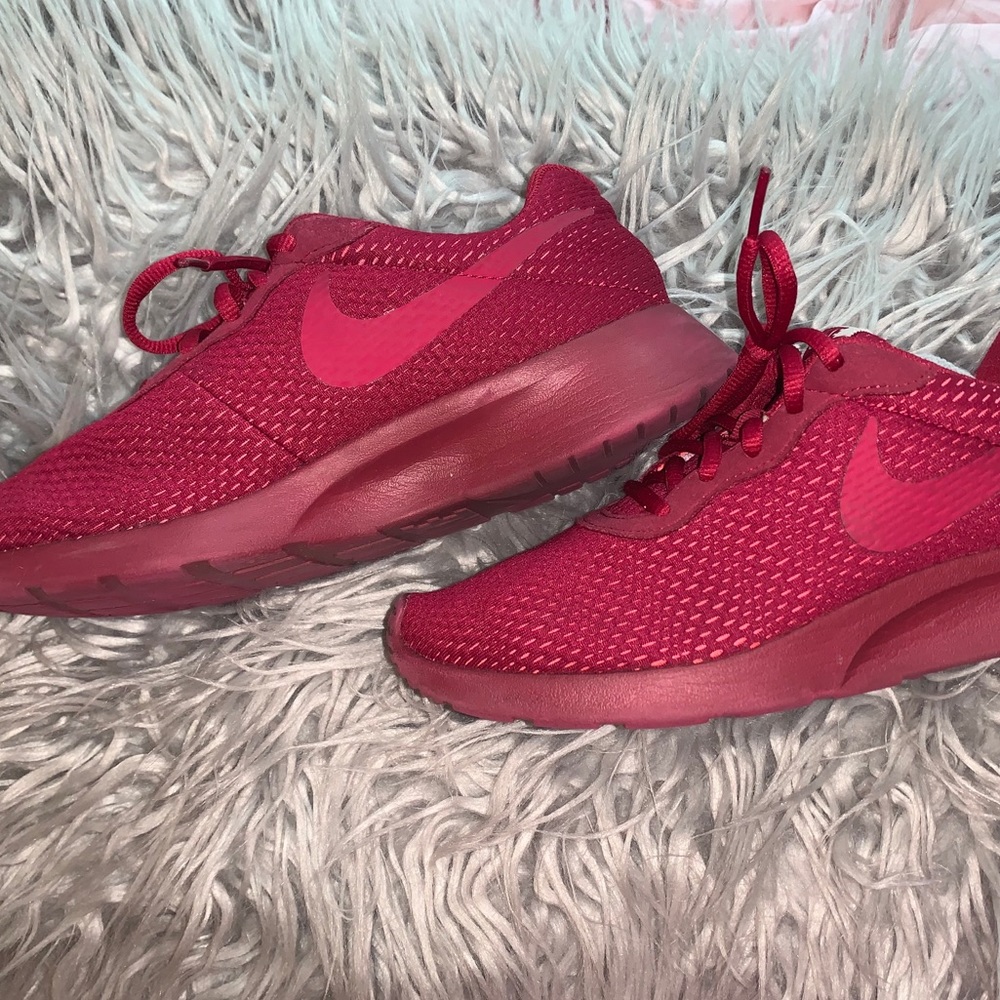 Good condition Maroon Nike’s!!